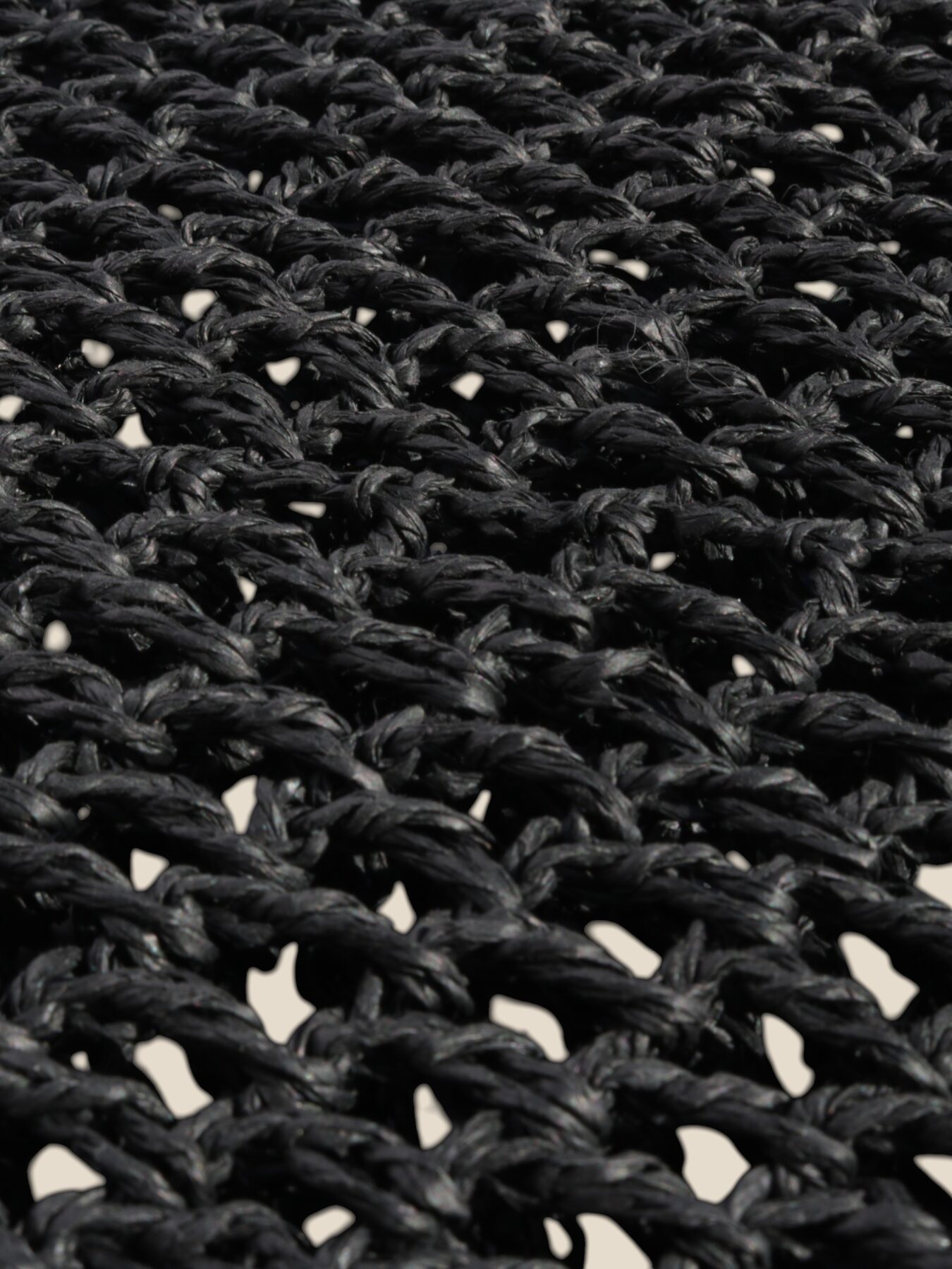 Breezy raffia bag in black - Image 4