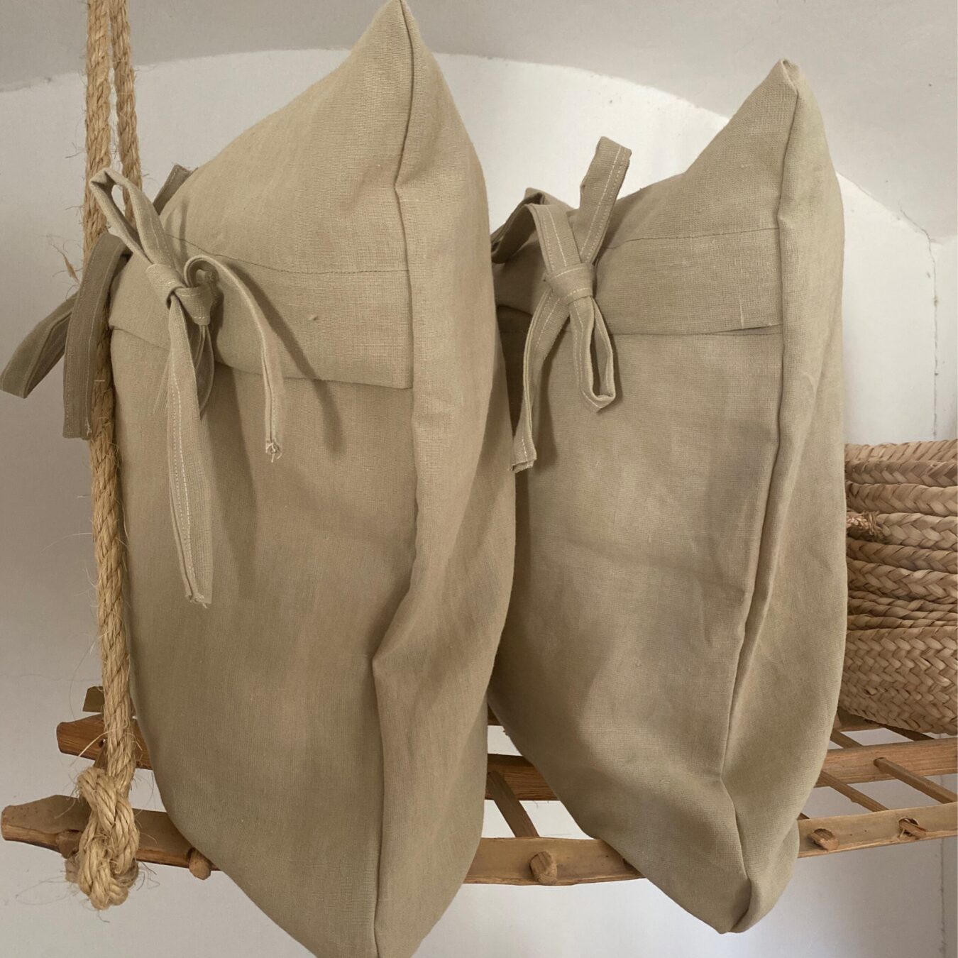 Tie throw pillow case
