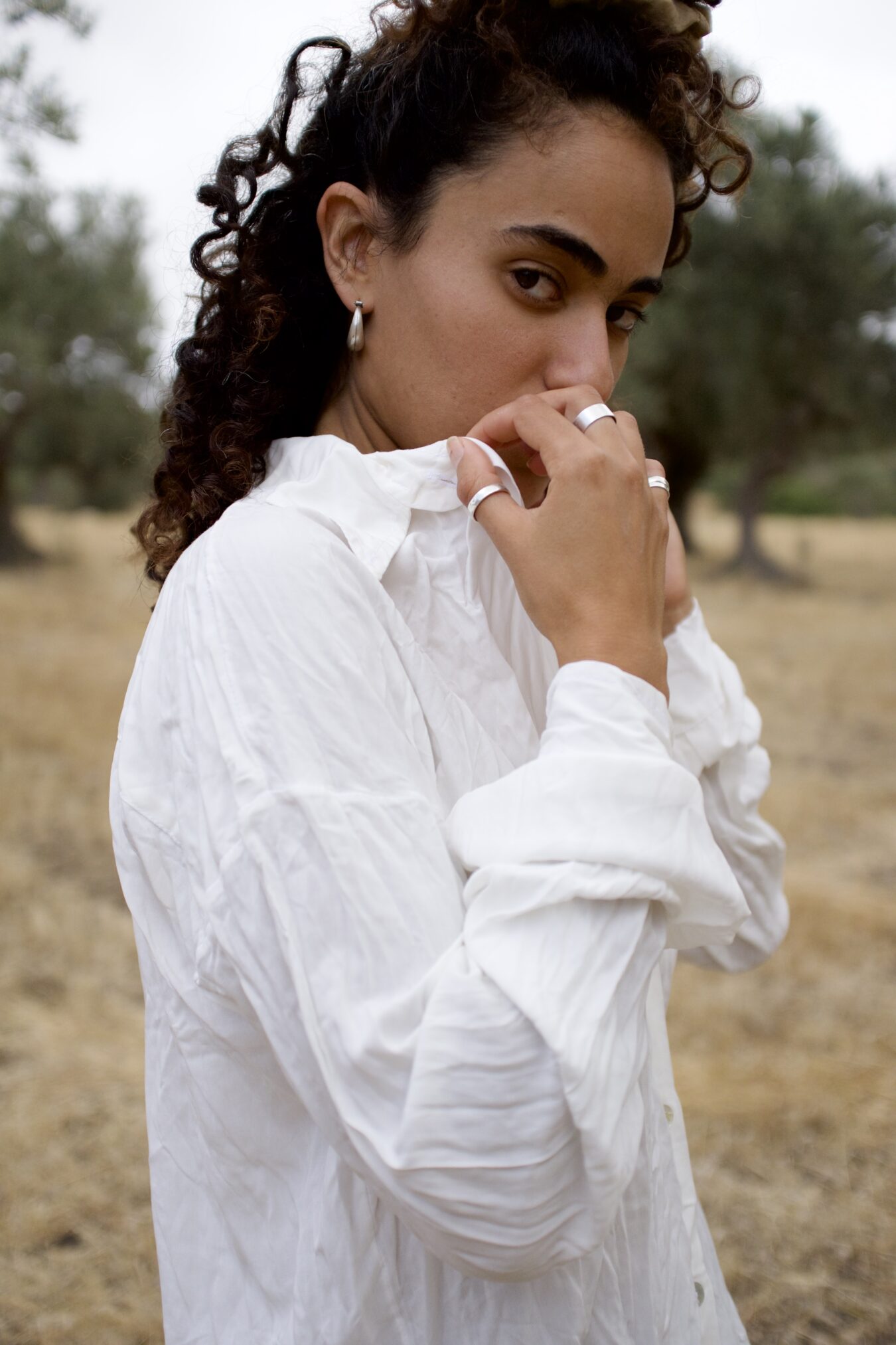 Cropped Buttoned Shirt In White - Image 4