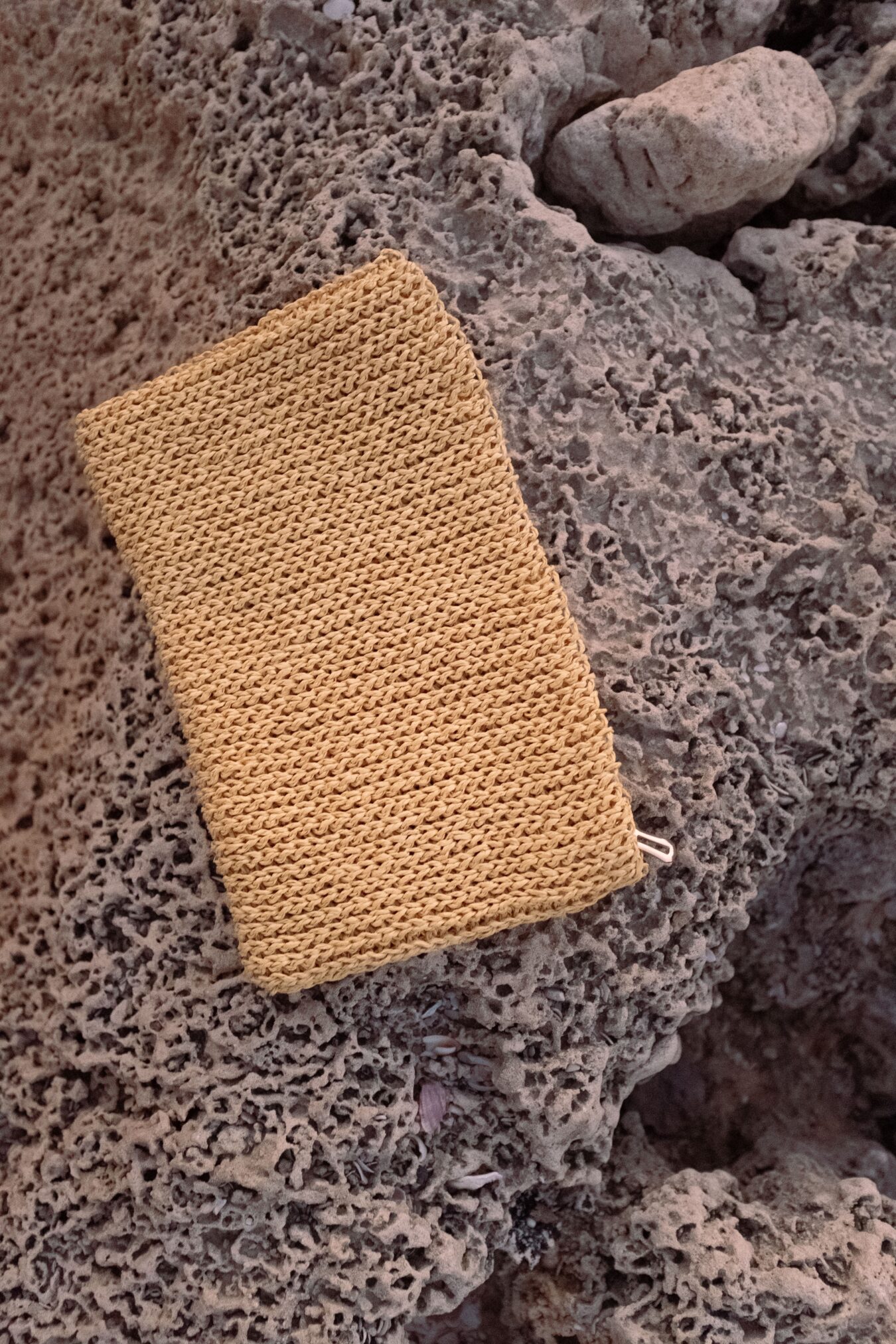 Raffia pouch