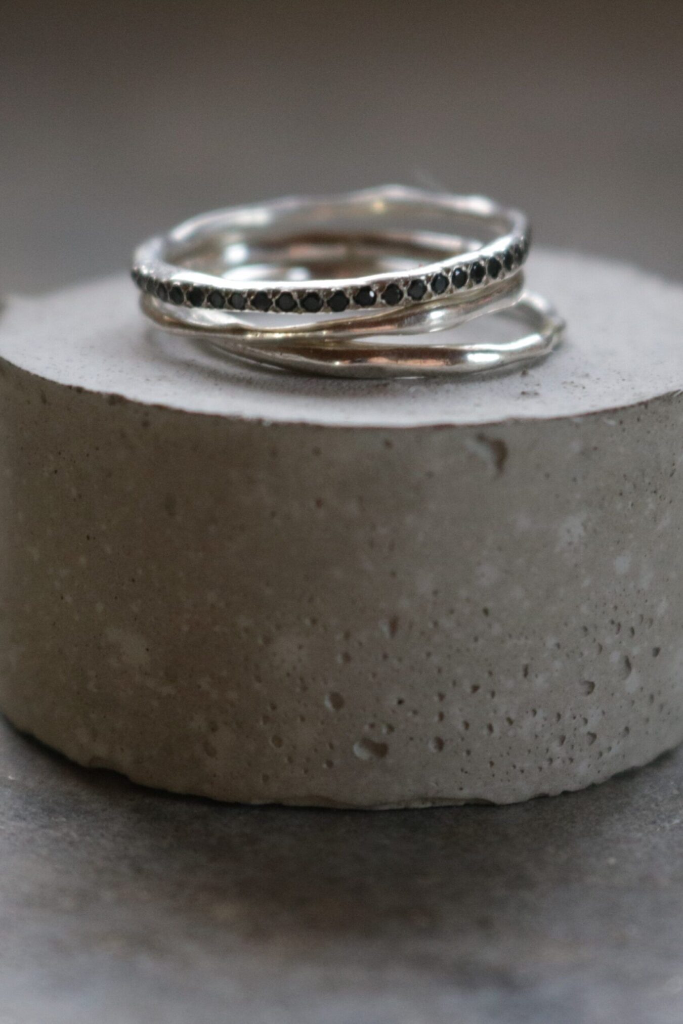 Diamond thin ring