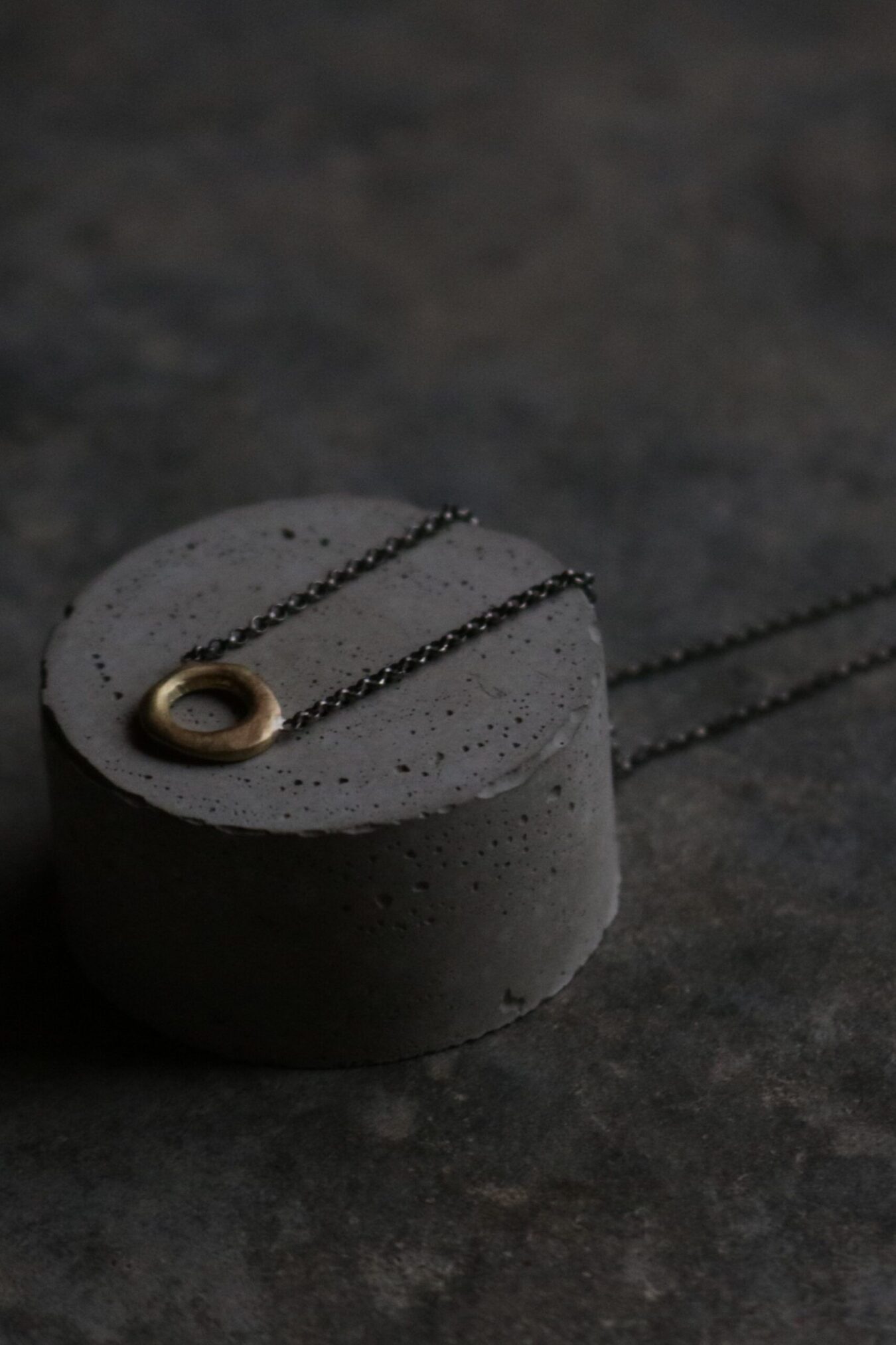 Gold pendant necklace