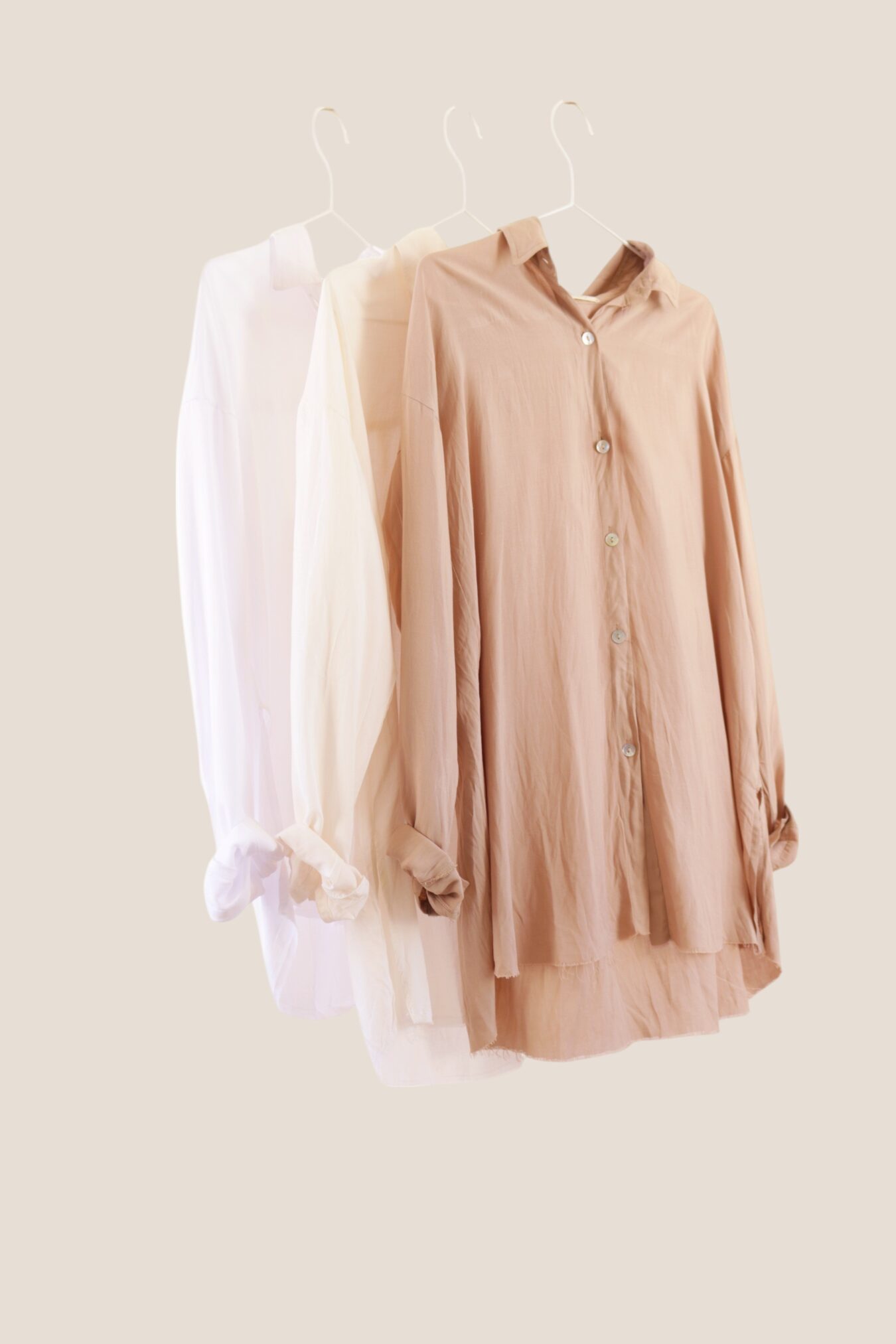 Cropped Buttoned Shirt In White - Image 5