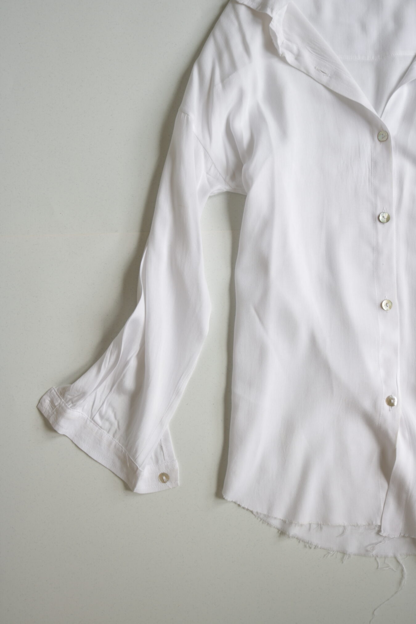 Cropped Buttoned Shirt In White - Image 7
