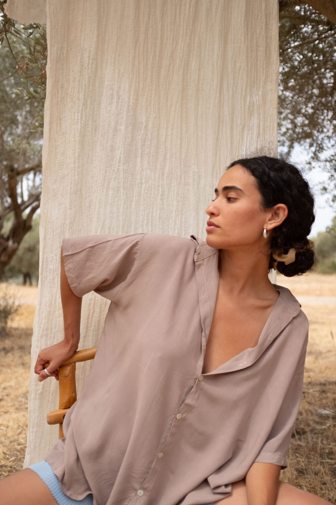 Unisex Buttoned Tee In Sand