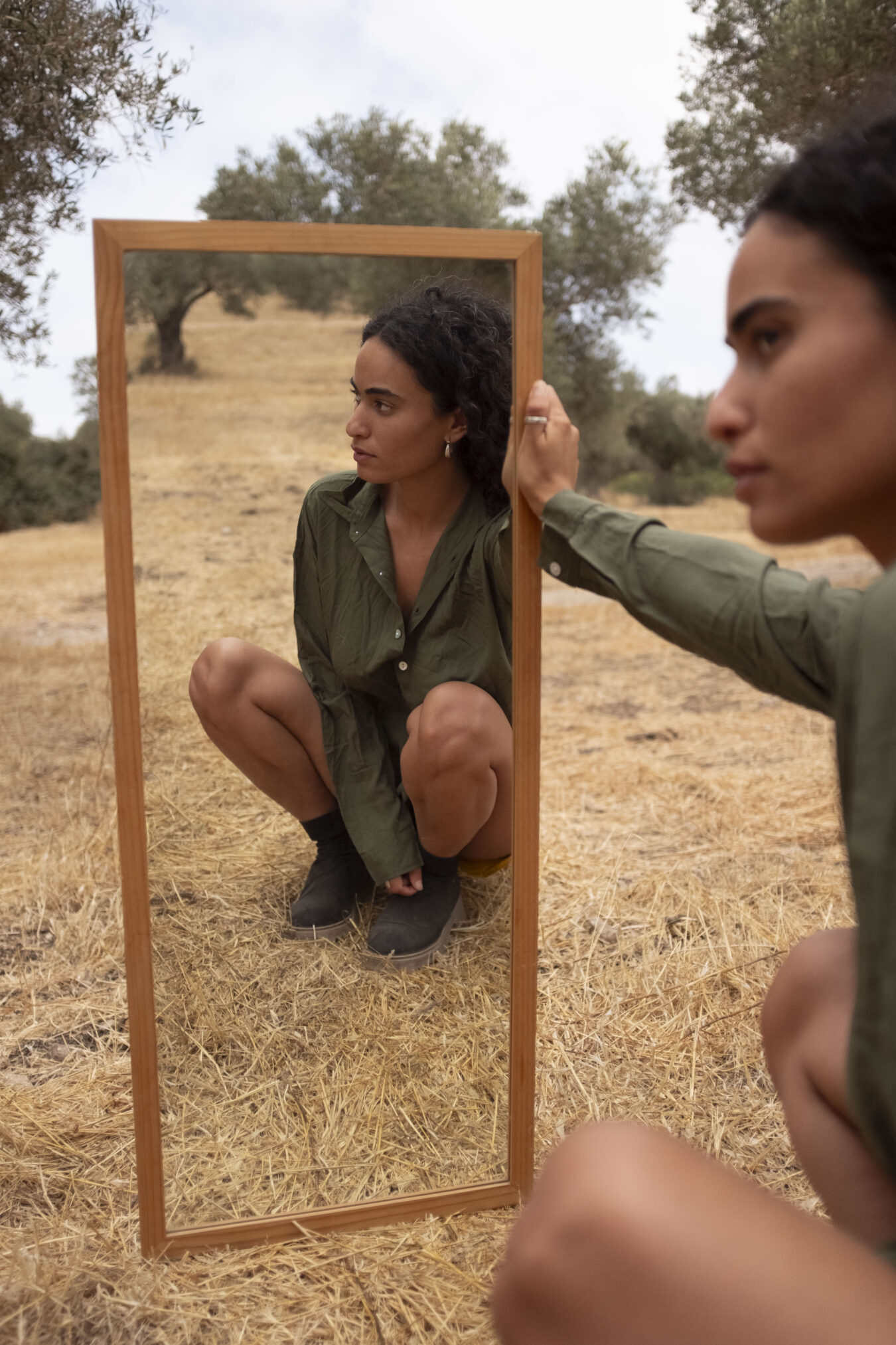Cropped Buttoned Shirt In Olive - Image 6