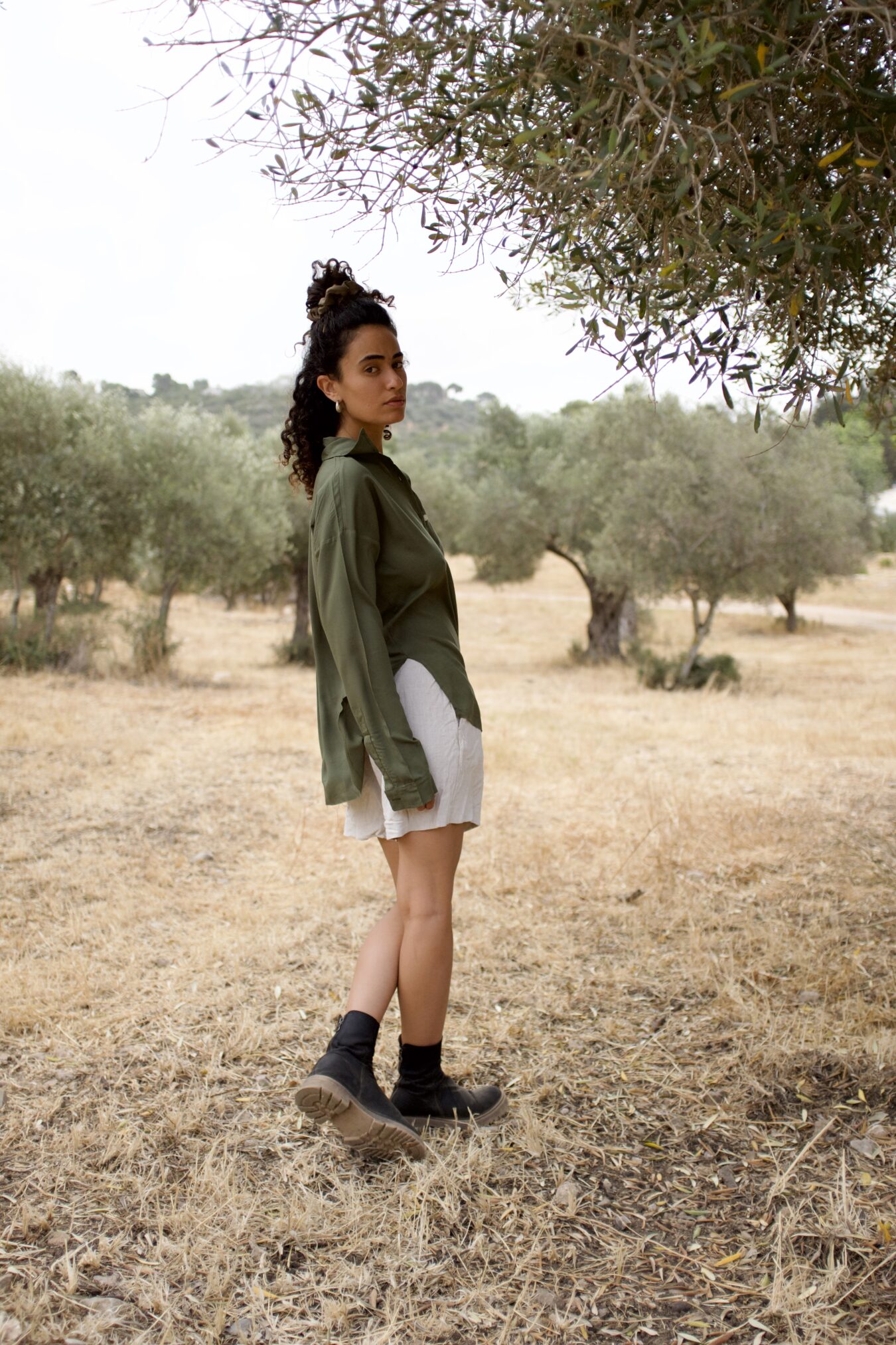 Cropped Buttoned Shirt In Olive - Image 2
