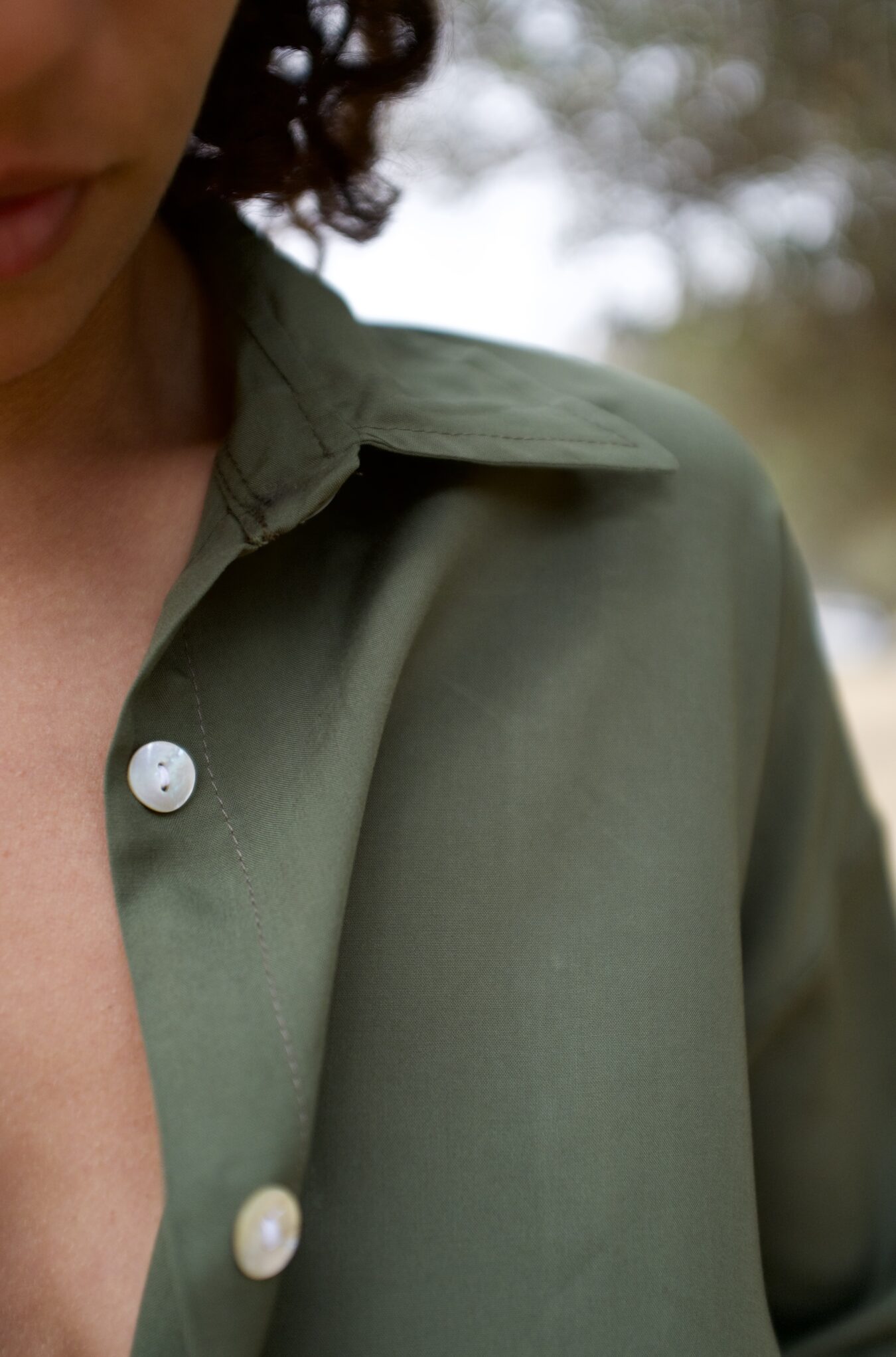 Cropped Buttoned Shirt In Olive - Image 5