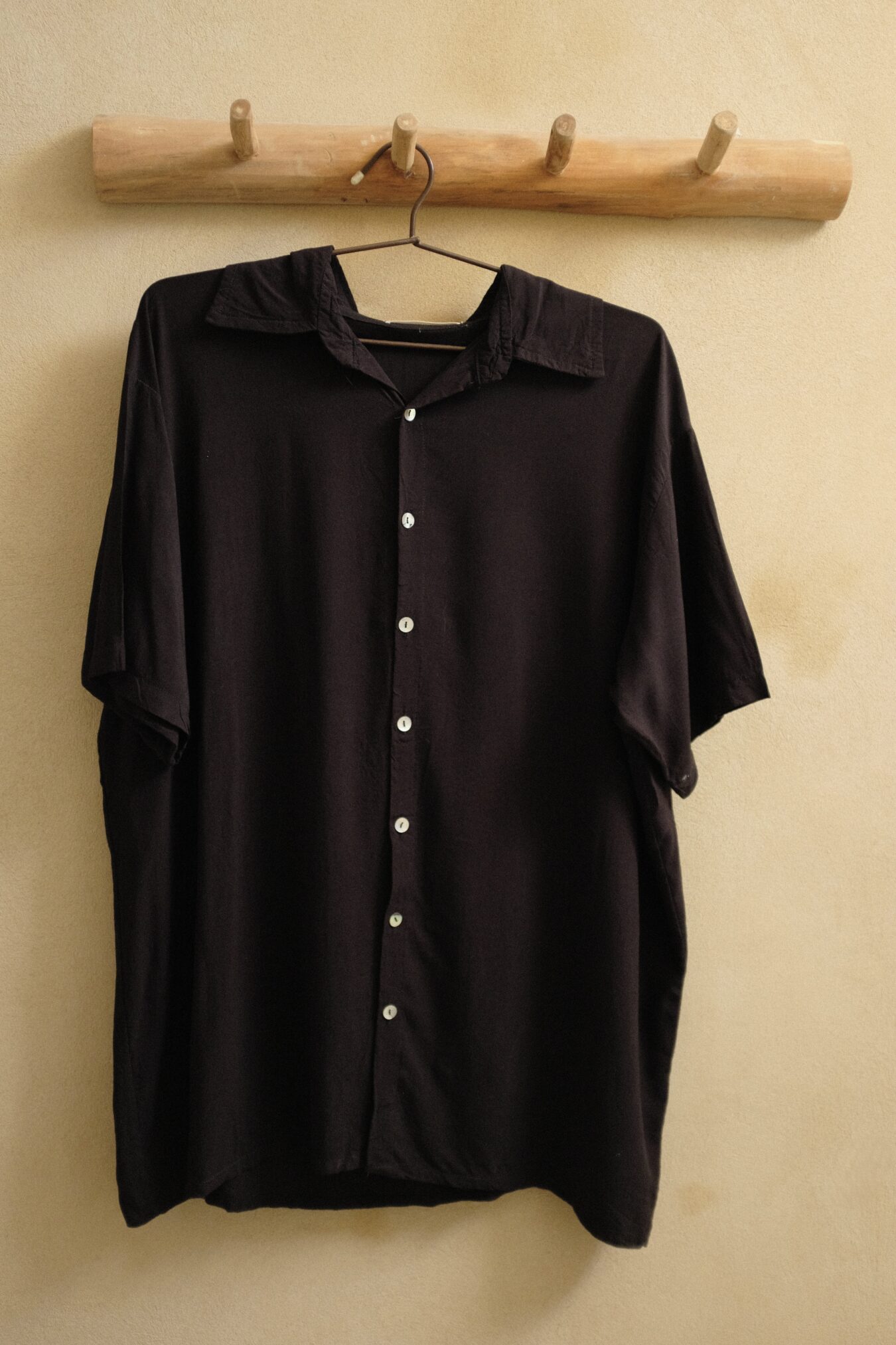Unisex Buttoned Tee In Black - Image 3