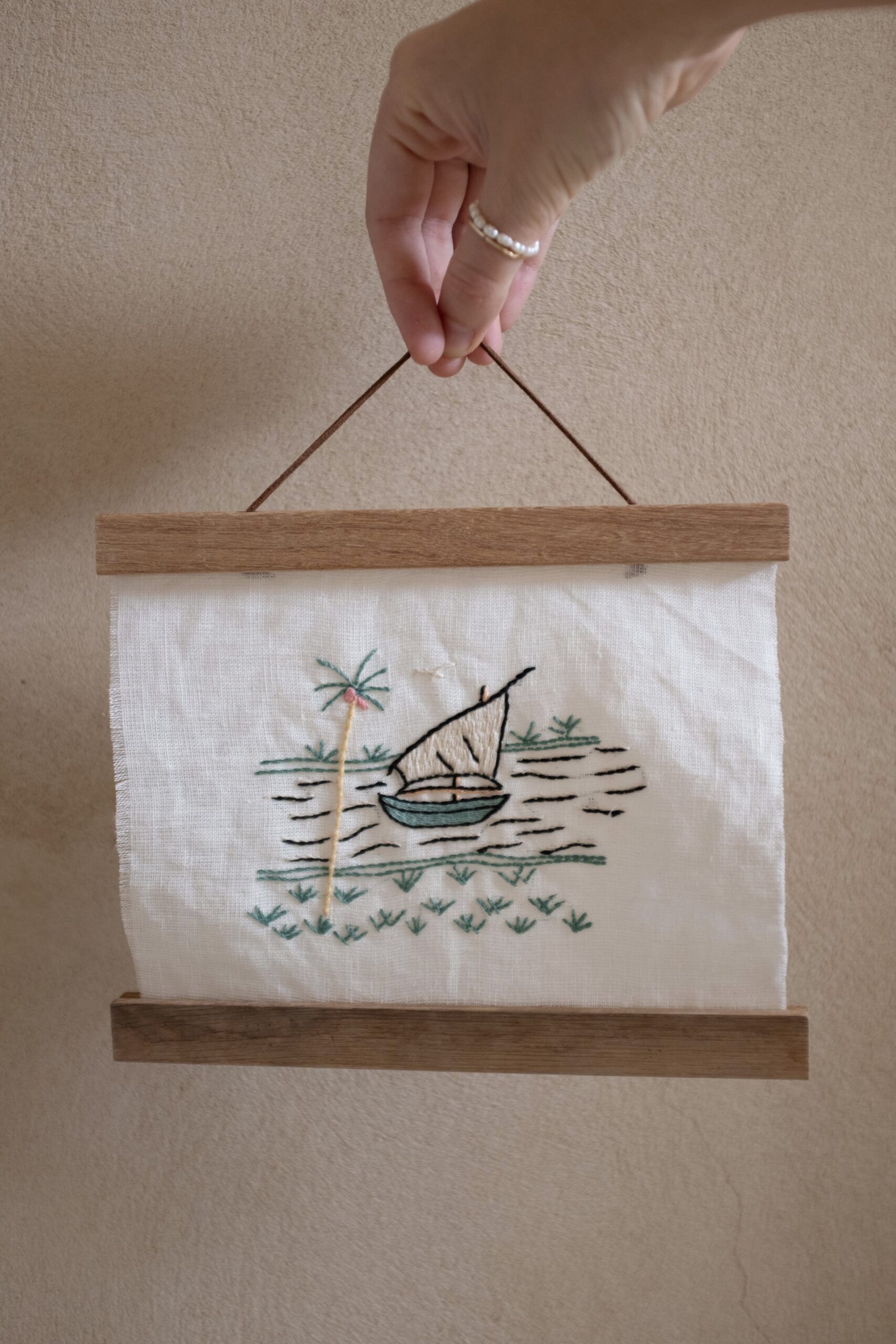 Embroidered wall art - Nile Floating